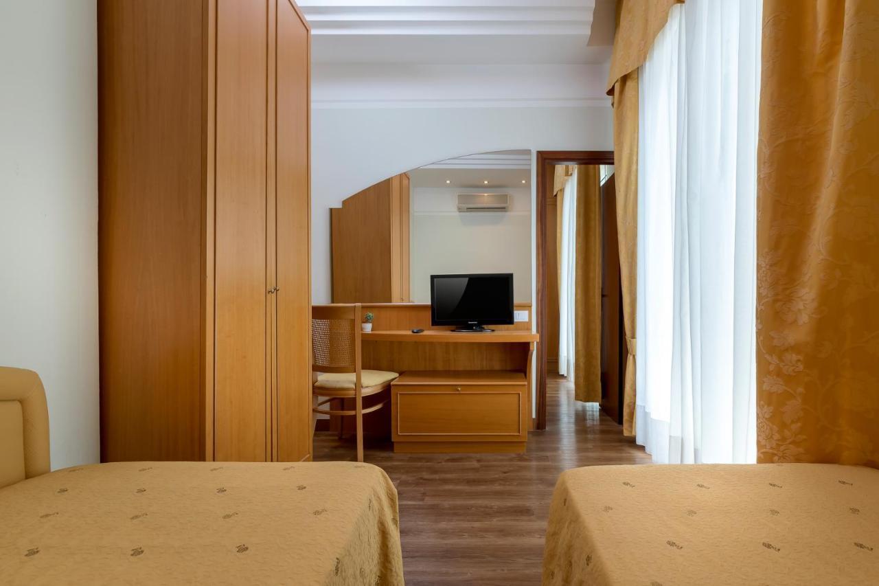 Hotel Astor Rimini Exterior photo